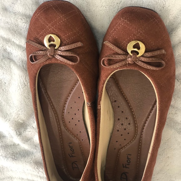 Women Brown Flat Shoes - Picture 2 of 5